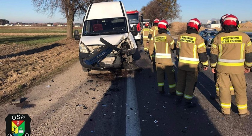 Kierująca Iveco uderzyła w osobówkę. Ważny jest dystans