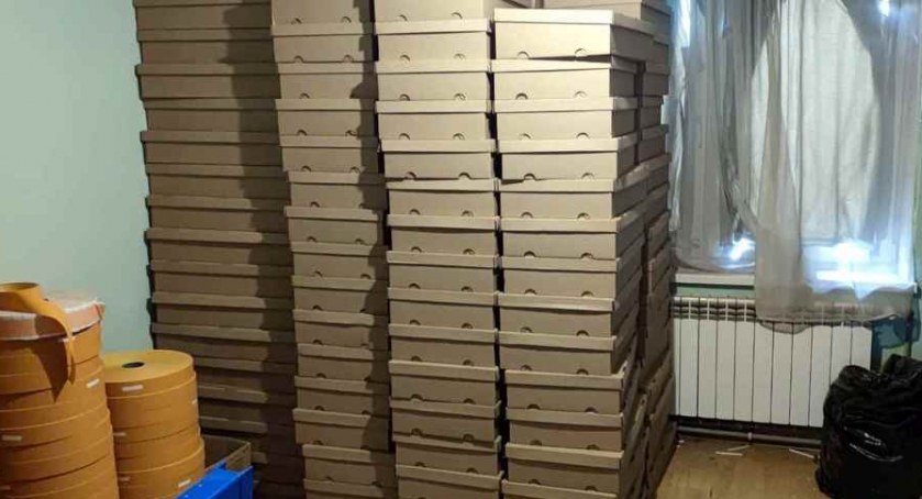 Papierosy pakowali do pudełek typu „pizza”. 5 osób zatrzymanych 