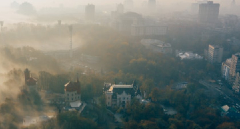 Dziś nie wietrz mieszkania i nie wychodź na zewnątrz. Zła jakość powietrza w Płocku