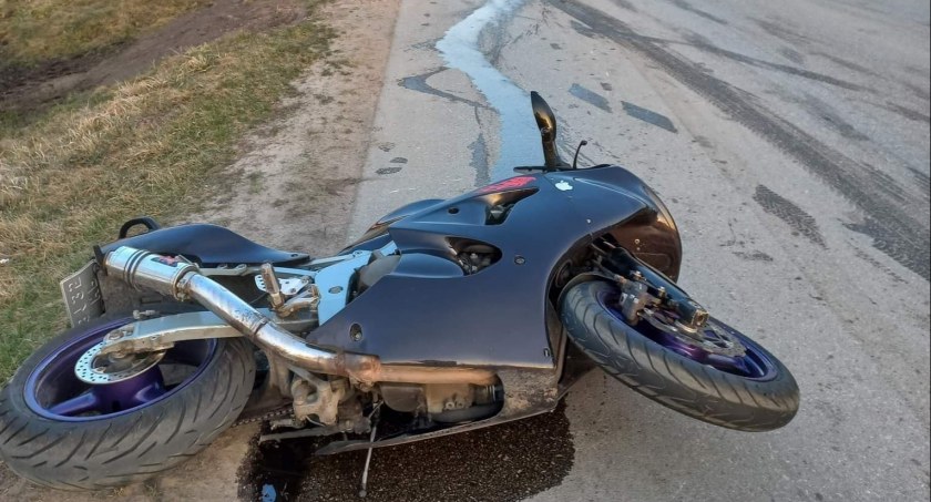 Uważajcie na motocyklistów na drogach. Groźny wypadek w Górkach [FOTO]