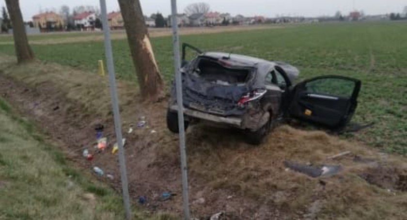 Do godz. 21.00 ruch wahadłowy na DK 10 w Drobinie. Ciężki wypadek 18-latki