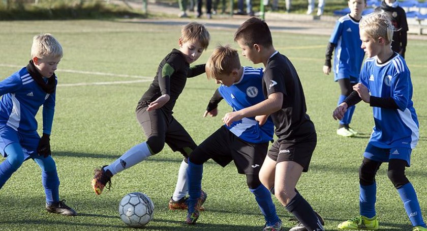 W weekend na boiska Wisły Płock pod balonem wybiegną najmłodsi piłkarze U-10 i U-9