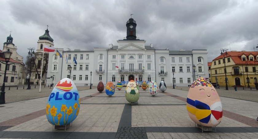 Idą święta! Na starówce już są gigantyczne pisanki!  