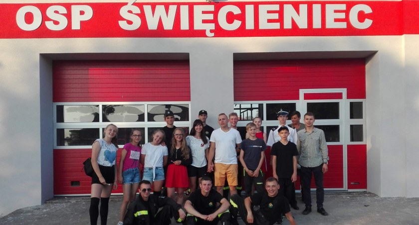 Strażacy ze Święcieńca - idą przez życie z misją niesienia pomocy  
