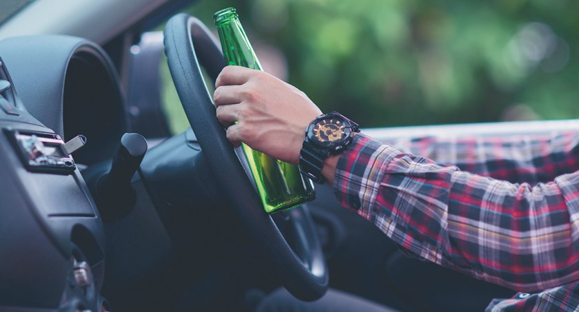 Podwójny gaz, brak hamulców i… ułańska fantazja na naszych drogach! Plaga pijanych kierowców w Płocku