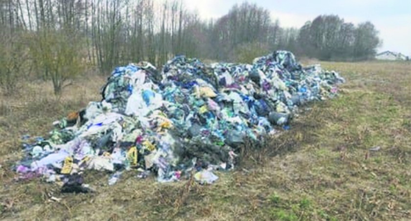 [AKTUALIZACJA] Śmieci w Mijakowie - miesiącami leżą na posesji i nikt się tym nie interesuje