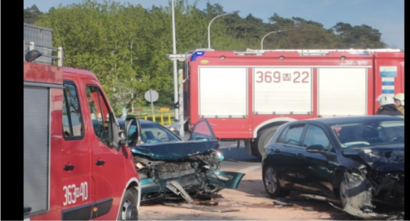 2 kierowców i kilkuletnie dziecko w szpitalu. Wypadek w Słupnie