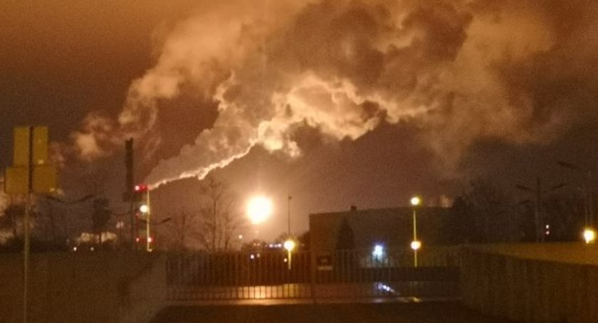 Znów są dymy nad miastem. PKN ORLEN informuje o awarii. Prezydent żąda wyjaśnień i kontroli 