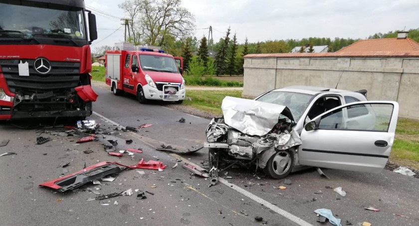 Śmiertelna czołówka z TIR-em. Droga zablokowana do godz. 17.00 
