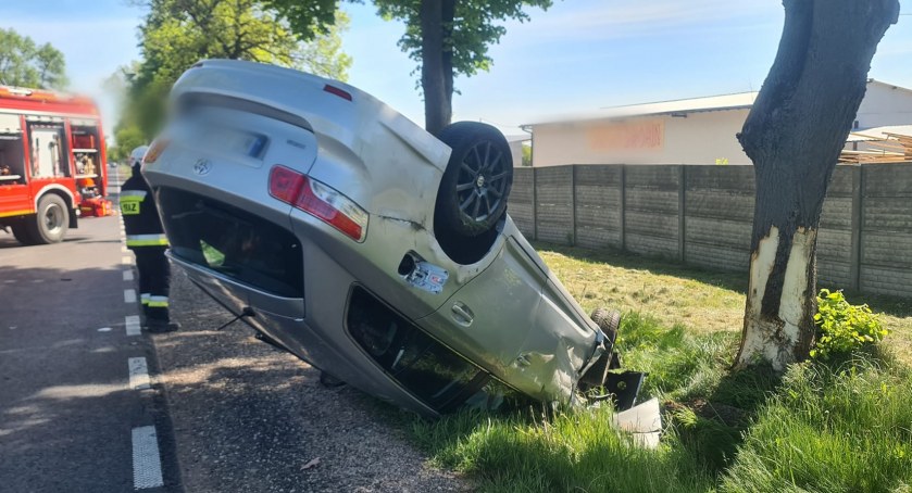 Dachowanie w Świerczynku. Strażacy mówią o utrudnieniach na DK -60