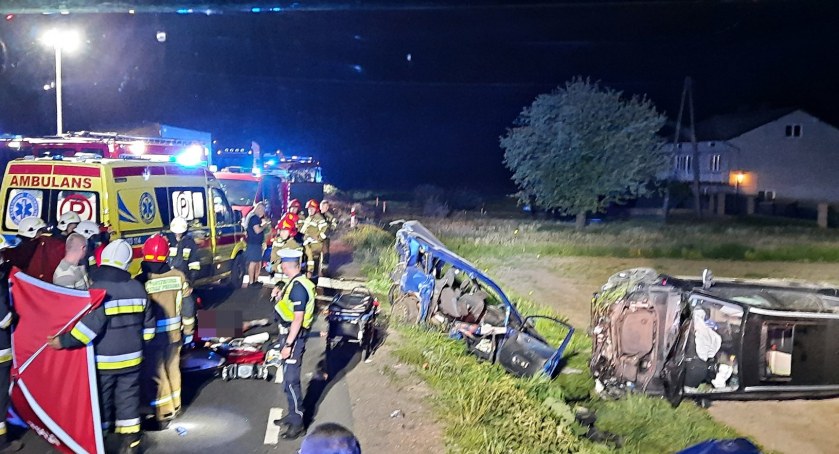 20-latka wjechała volvo w tył mazdy. 4 osoby w szpitalu. 45-latek nie żyje
