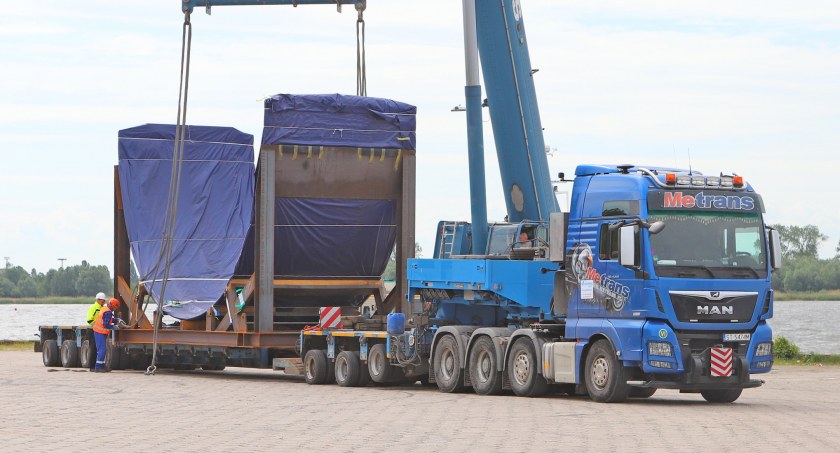 Ważą ponad 230 ton. Wieczorem odbędzie się transport wielkogabarytowych elementów na instalację Olefiny III