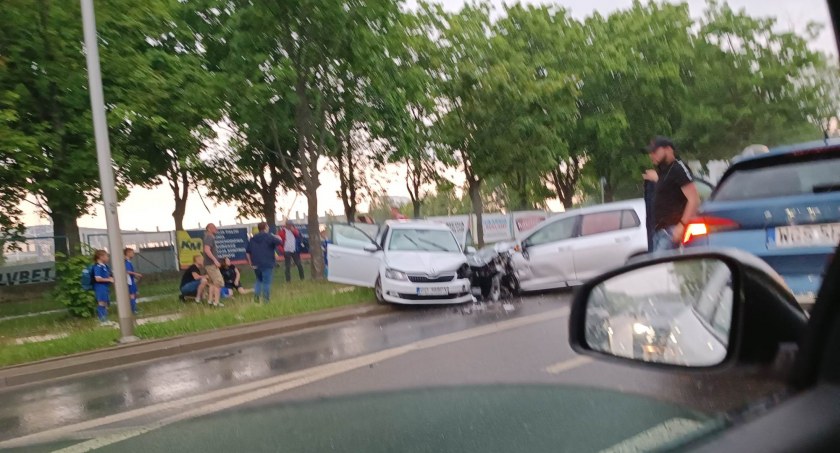 Wypadek przy stadionie. Dziecko trafiło do szpitala