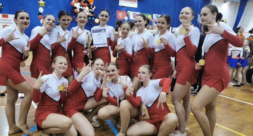 Roztańczone cheerleaderki znów ze złotem