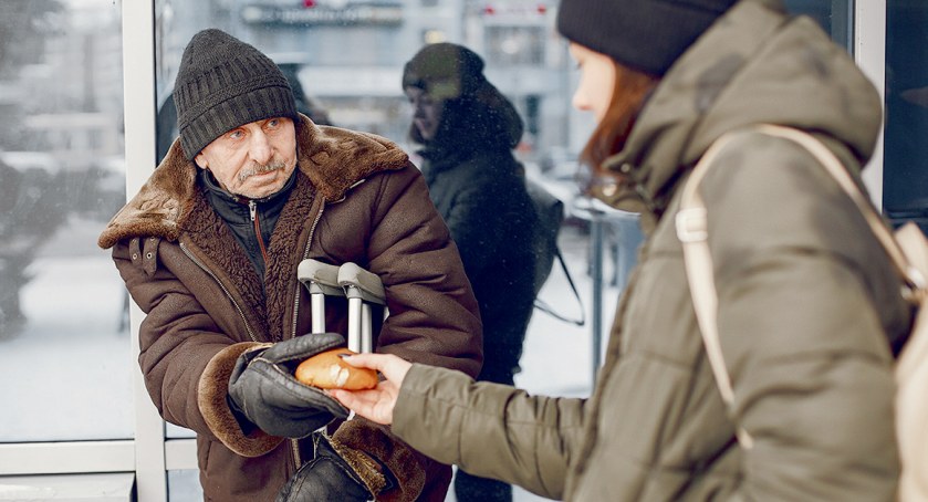 Na ulicy spotkamy prawników, adwokatów, lekarzy, ludzi z wyrokami... Kim są płoccy bezdomni?