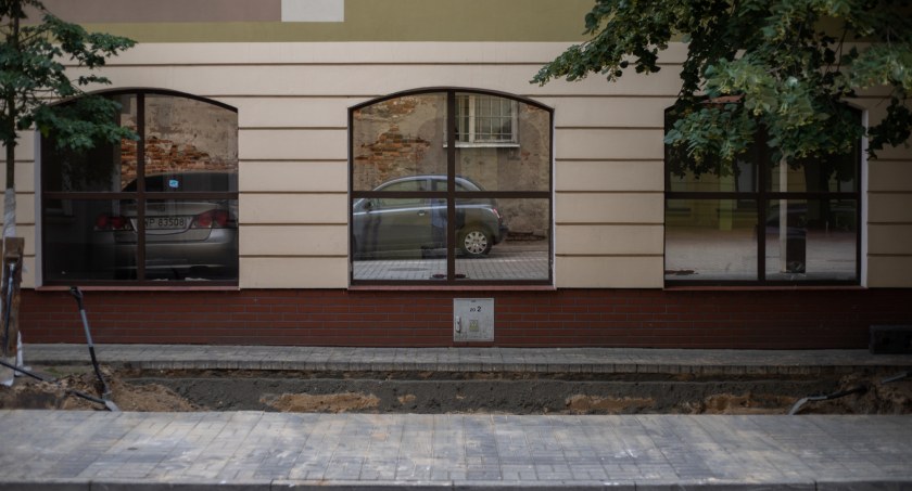 Mniej kostki brukowej na płockiej Starówce
