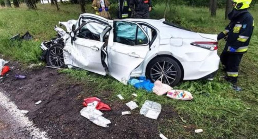 Wypadek na DK 25. Strażacy OSP Zawidz Kościelny stanęli na wysokości zadania