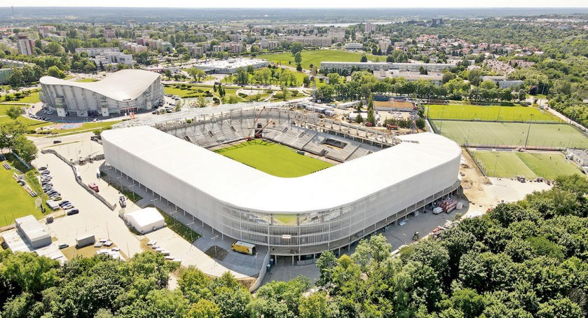 Kto sponsorem tytularnym stadionu?