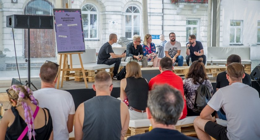 Muzyka i panele dyskusyjne w strefie dziennej. Audioriver 2022 Znamy program Sobótki!