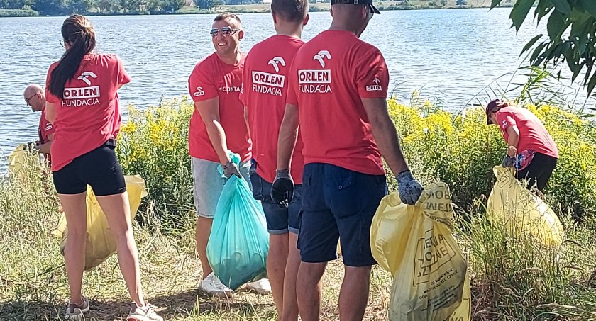 Wielkie sprzątanie nad Wisłą. Wolontariusze zebrali kilogramy śmieci [ZDJĘCIA]