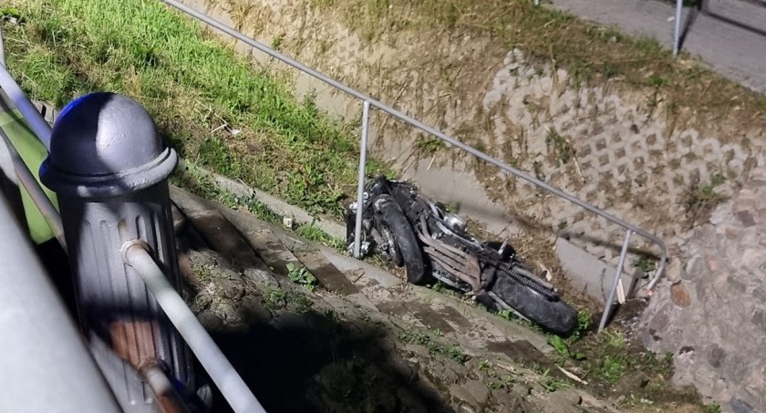 23-letni motocyklista w szpitalu. Yamaha w kamiennym rowie [FOTO]