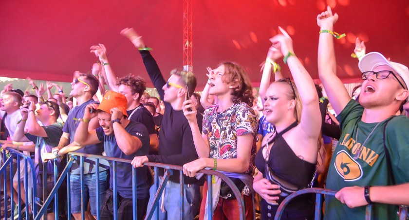 Piątkowa noc na płockiej plaży. Drugi dzień Lech Polish Hip-Hop Festival [FOTO]