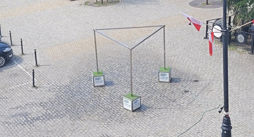 Kurtyny wodne wracają na płockie ulice