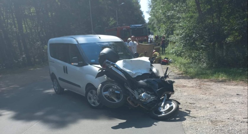 Wypadek w Słupnie. Nie ustąpił pierwszeństwa jadącemu motocyklem 17-latkowi  