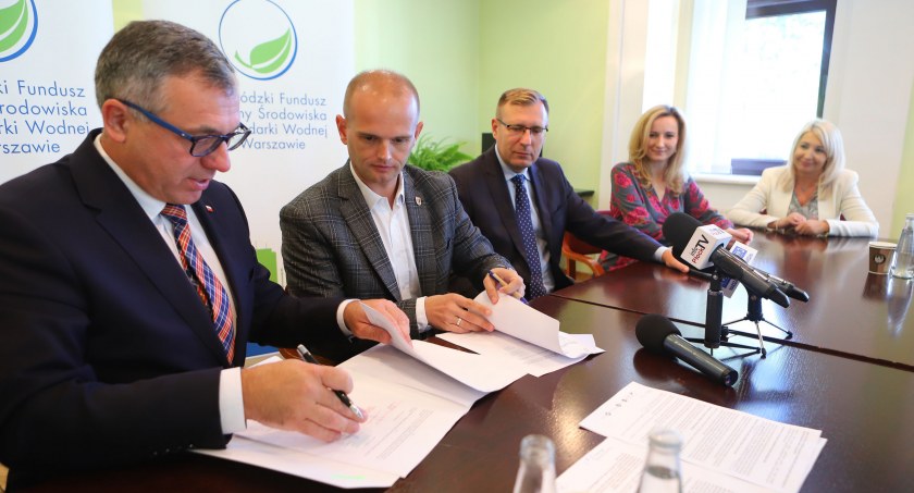 Usuną azbest i barszcz Sosnowskiego, zadbają o zabytkowe drzewa, stworzą ścieżki edukacyjne. Samorządy otrzymały środki na ochronę przyrody