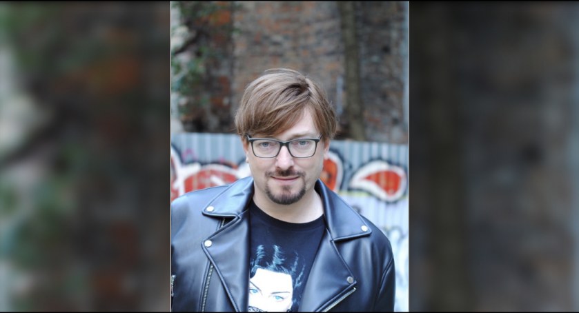Alek Rogoziński w Książnicy Płockiej 