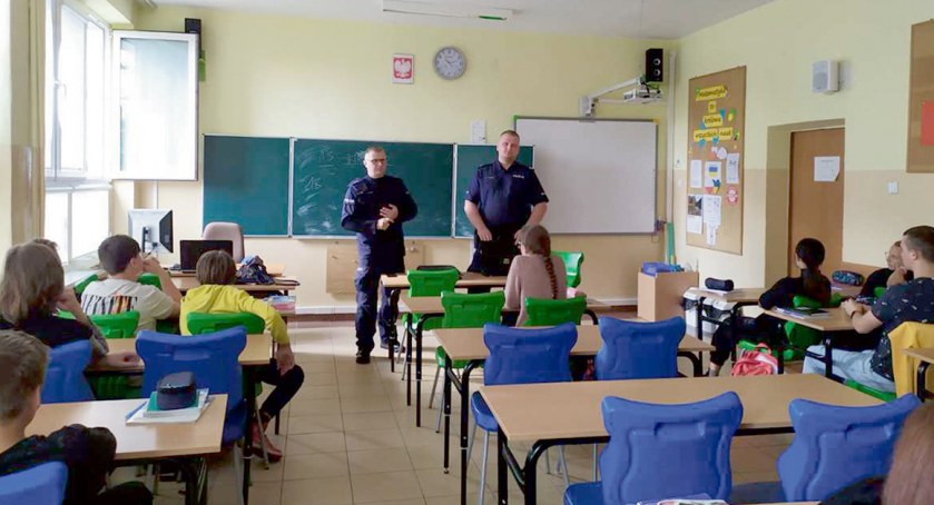 Policjanci w szkołach i przedszkolach