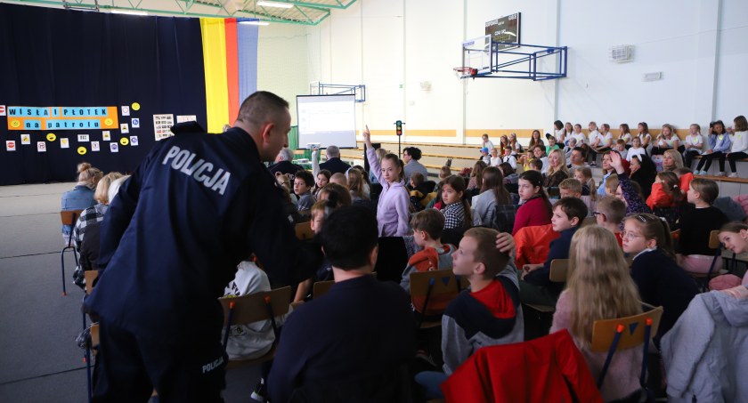 Sierż. Wisła i st. post. Płotka w akcji! Płoccy policjanci odwiedzą wszystkie podstawówki [FOTO]