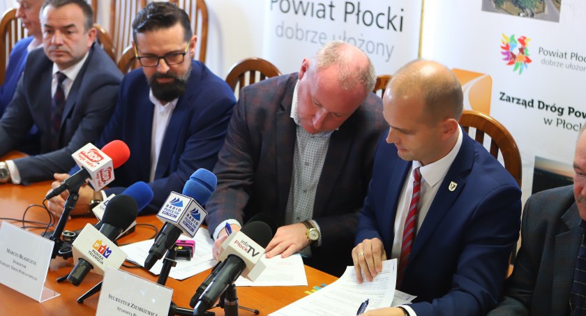 Kolejne drogi powiatowe przejdą modernizacje. Właśnie podpisano umowy