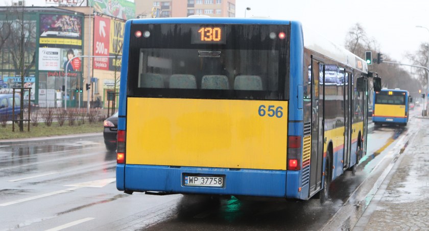 Zamknięte ulice, dodatkowe parkingi i bezpłatne autobusy. Co czeka płocczan 1 listopada?