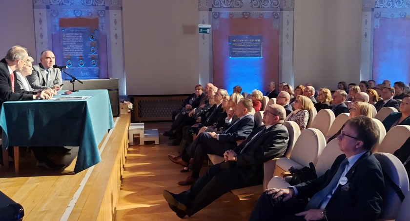 Jubileuszowy zjazd w Małachowiance. Każda z tych szkół musi mieć ponad 100 lat