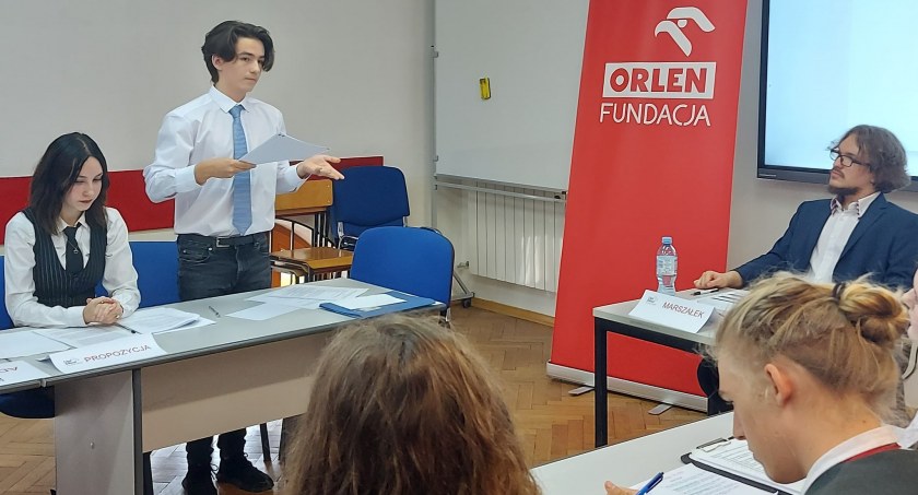 Wystartowała Liga Debat Fundacji ORLEN. W Jagiellonce uczniowie walczyli na argumenty [ZDJĘCIA]