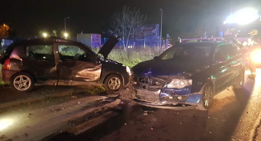 Groźne zdarzenie na drodze w Boryszewie. Pomogli m.in. strażacy z Rogozina    