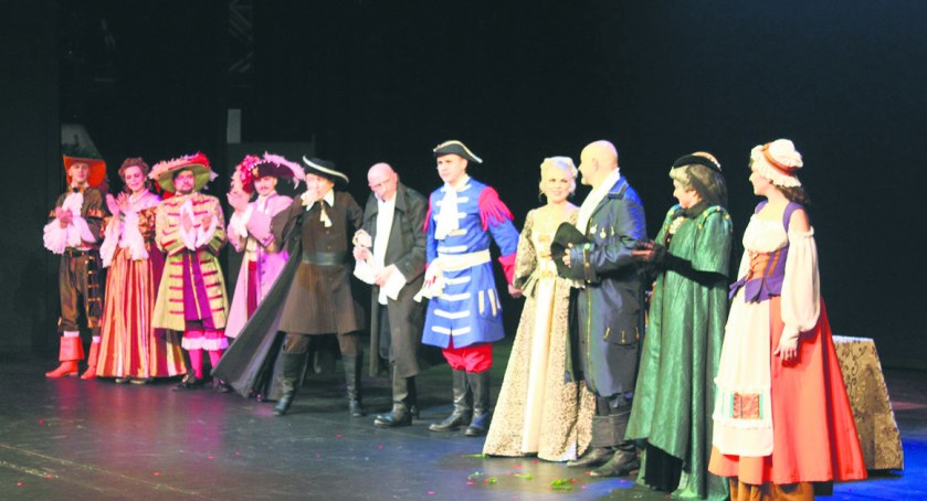 Aktorzy z Kamieńska na płockiej scenie. Teatralny wieczór w trzech kolorach