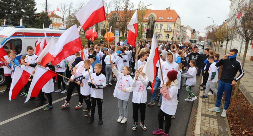XVI Bieg Niepodległości w Płocku. Patriotycznie, sportowo, biało- czerwono [ZDJĘCIA-FILM]