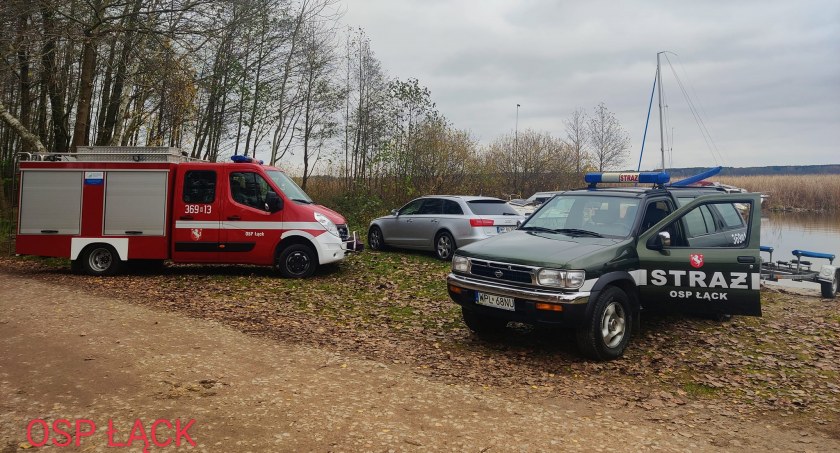 Wędkarz wpadł do jeziora Zdworskiego. Akcja strażaków 