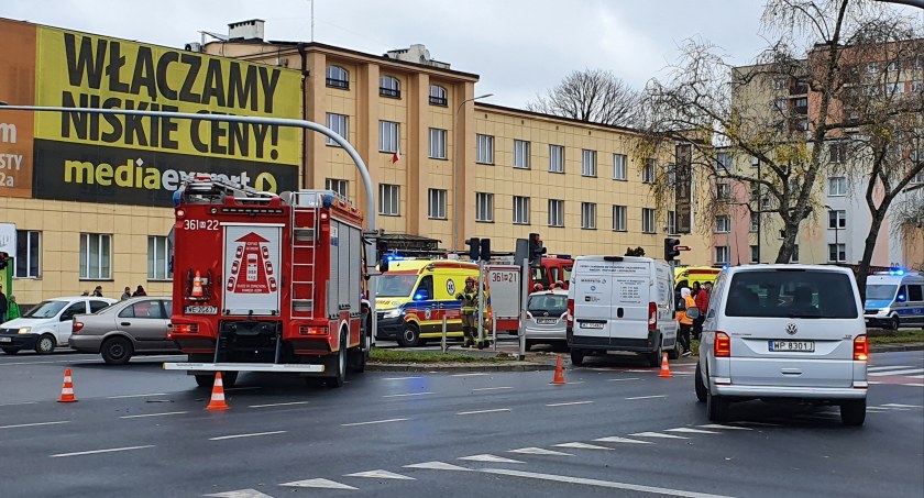 Do godz. 15.00 utrudnienia w Al. Jachowicza. Ruch w kierunku ul. Bielskiej tylko jednym pasem.