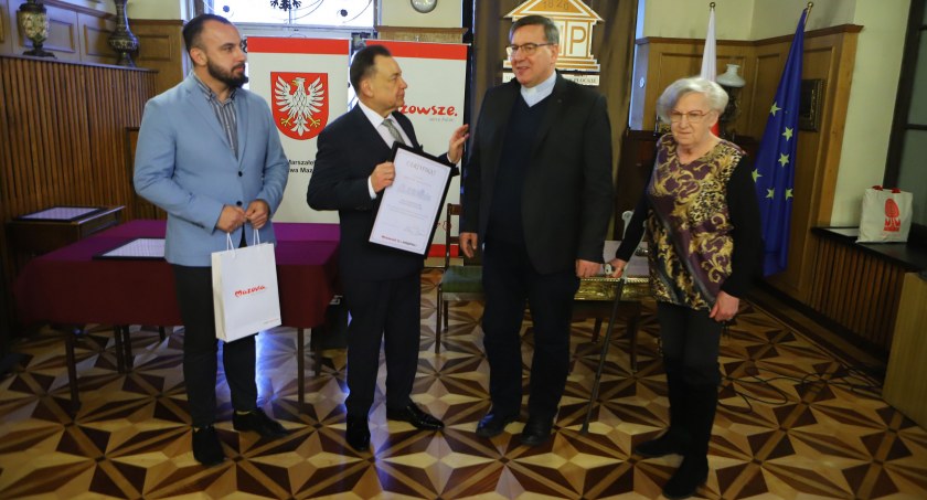 Dzięki samorządowi Mazowsza odzyskują swój blask! Cenne zabytki otrzymały wyjątkowy certyfikat [ZDJĘCIA]