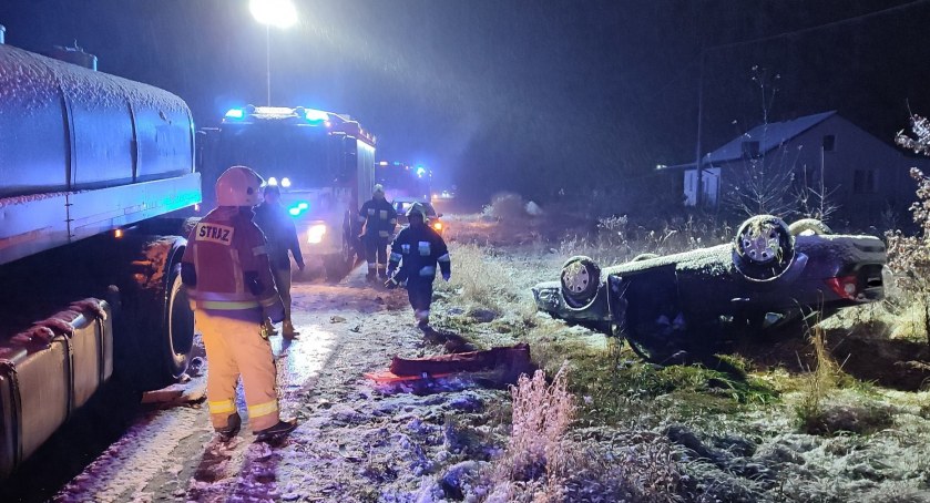 Czołówka scanii z fordem. Poranny wypadek w Bądkowie Kościelnym [FOTO]