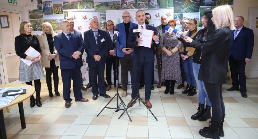 Każdy z wariantów doprowadzi do wyburzenia ok. 400 budynków. Kategoryczny sprzeciw wobec planów CPK