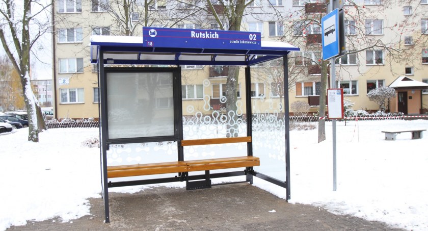 Nowe wiaty przystankowe na trzech płockich osiedlach