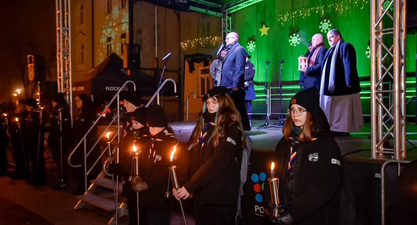 Wigilia przed Ratuszem! Życzenia przy opłatku i wspólna kolęda  [FOTO] 