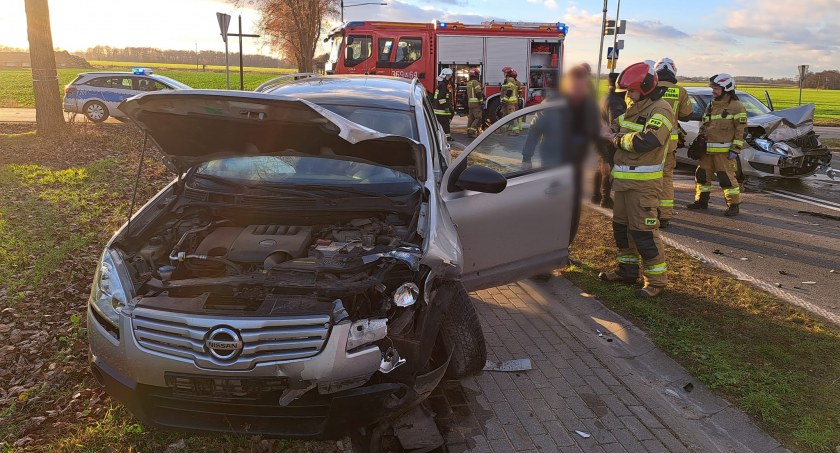 Wypadek w Psarach. 80-latek nie ustąpił pierwszeństwa [FOTO]