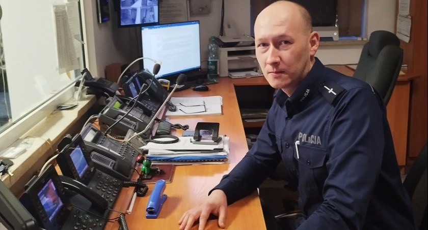 Miał tylko numer telefonu niedoszłej samobójczyni… Bohaterski policjant z Gostynina - specjalista do spraw beznadziejnych!