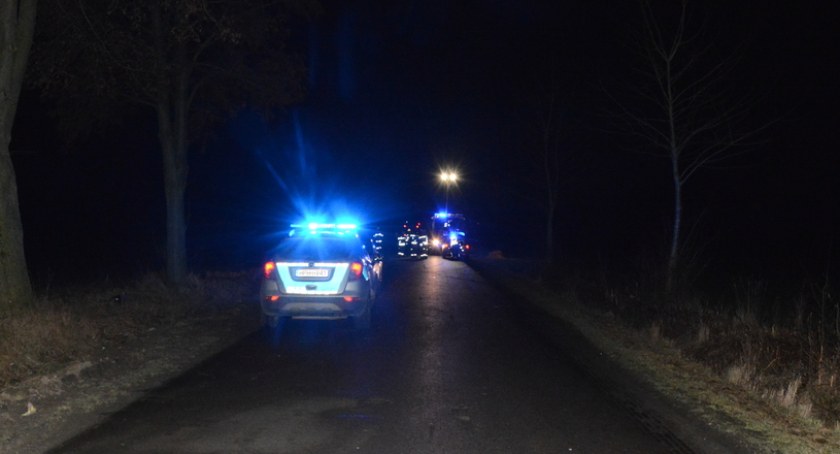 Pieszy poniósł śmierć na miejscu. Policjanci i prokuratura wyjaśniają przyczyny i okoliczności wypadku