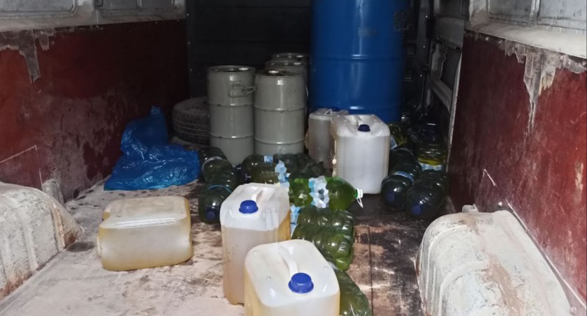 Rozlewali paliwo w kanistry, zbiorniki i butelki po wodzie. Kradli na potęgę na stacjach benzynowych